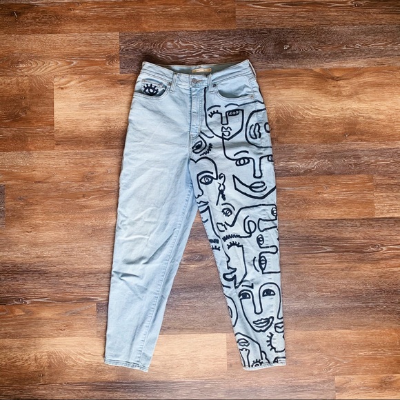 One-of-a-kind High Waisted Levi Jeans - Picture 3 of 6